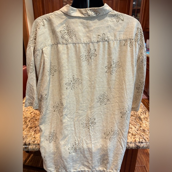 Tommy Bahama‎ Light Tan Floral Shirt - Picture 7 of 8